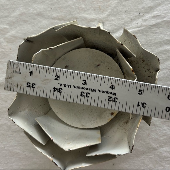 Vintage metal floral candle holder - Picture 5 of 7